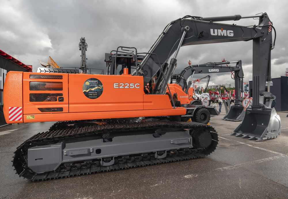 Гусеничный экскаватор UMG E225C признан «Экскаватором года»