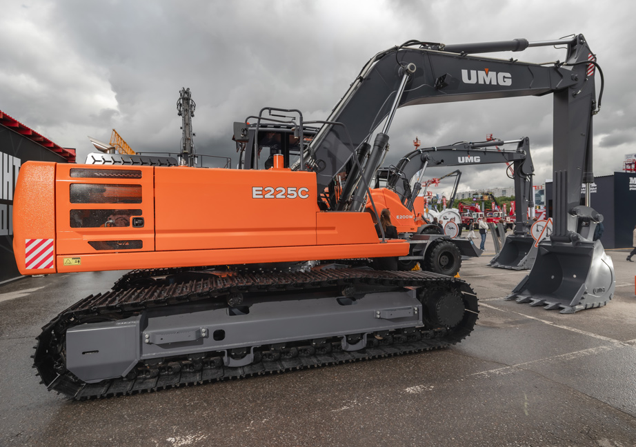 Обзор обновленного UMG E225C в программе «Новости с колёс» на телеканале «Автоплюс»